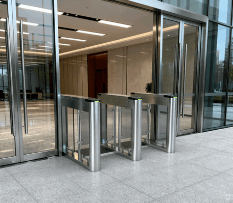 Hệ thống cổng xoay phân làn tốc độ cao: Tích hợp xác thực đa phương thức (Multi-factor) cho hành lang lối vào doanh nghiệp và văn phòng chuyên nghiệp